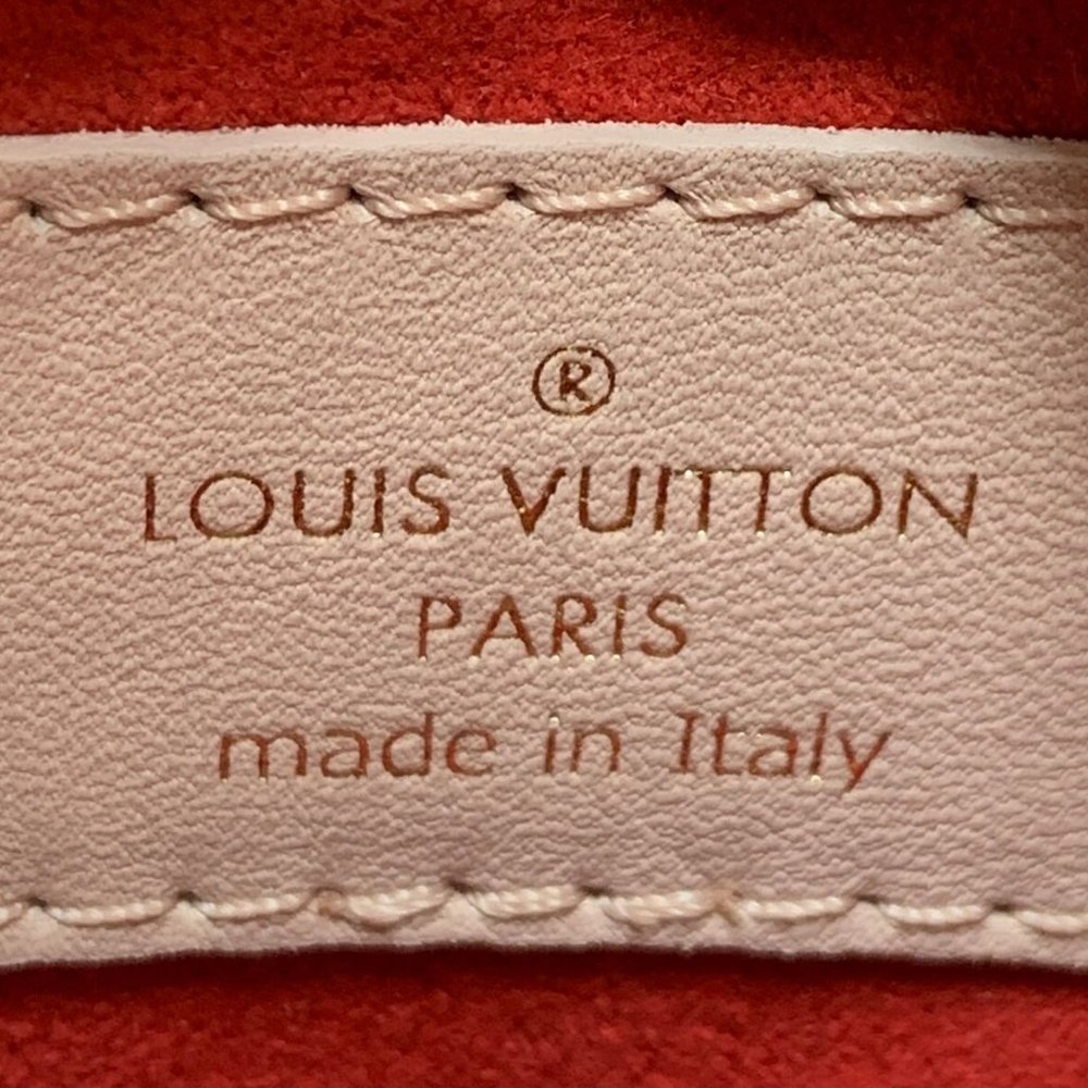 Louis Vuitton Coeur Crossbody bag Limited Edition Fall In Love Monogram Embossed - Picture 8 of 8